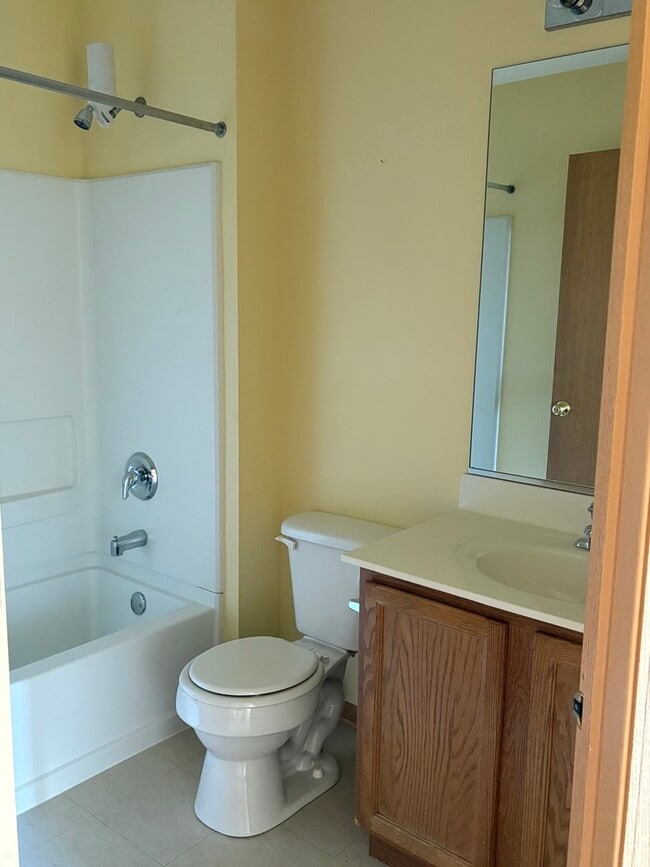 Building Photo - 250 S Alder Creek Dr