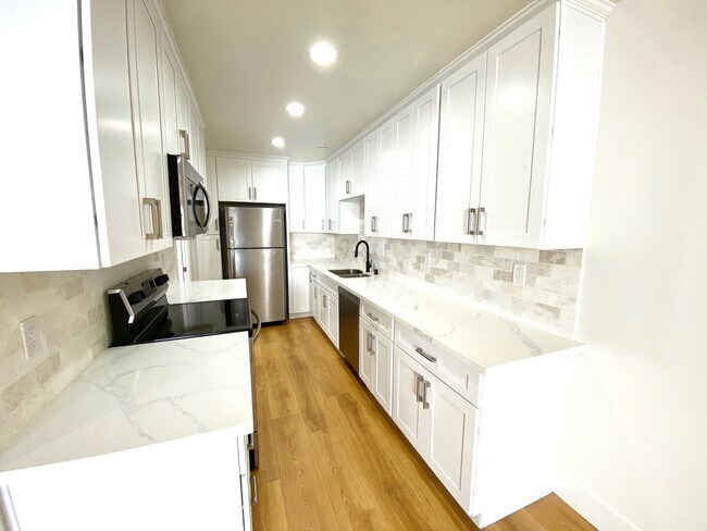 Building Photo - 1010 N Kings Rd