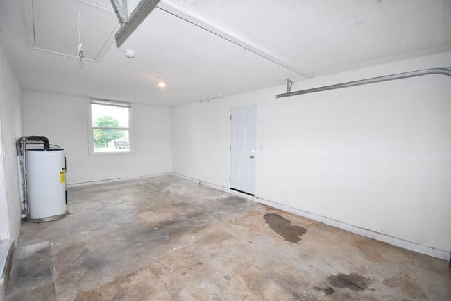 Building Photo - Renovate Dog Friendly Home For Rent Near Cunningham Lane!