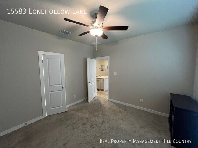 Building Photo - 15583 Lonehollow Lk