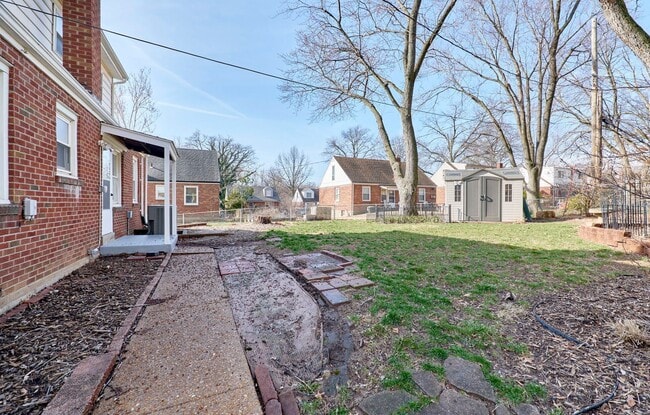 Building Photo - 8601 Belhaven Dr