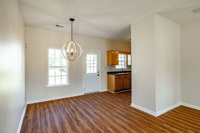 Building Photo - 507 Dove Way