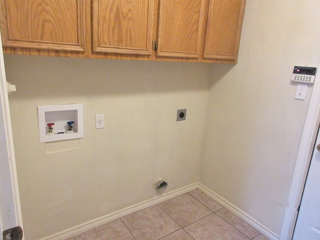 Building Photo - 5930 Cornell Dr