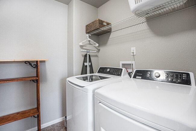 Building Photo - 6915 Mandan Dr