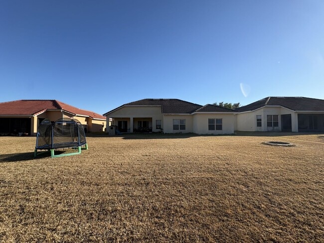 Building Photo - Florida Living Starts Here — Gated, Single-Story, Move-In Ready May 1!