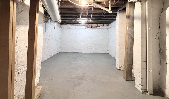 Building Photo - Beautiful 1 BR w/ in unit WASHER / DRYER and private basement! *Available Now*