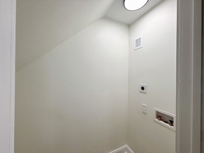 Building Photo - 707 Wade Ave