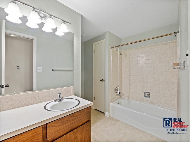 Building Photo - Charming Loveland Home Available Now!