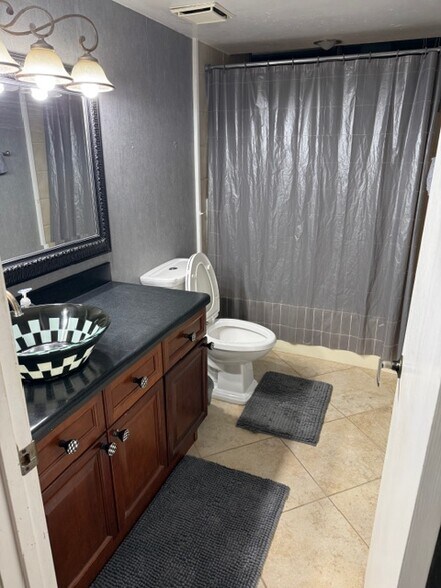 Building Photo - 972 Seabreeze Ave