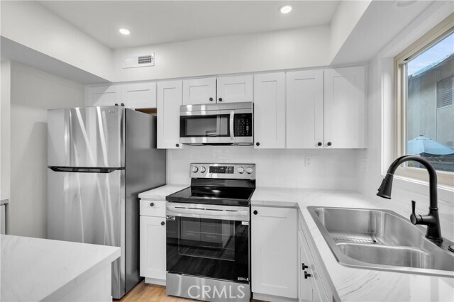 Building Photo - 704 W Sierra Madre Blvd