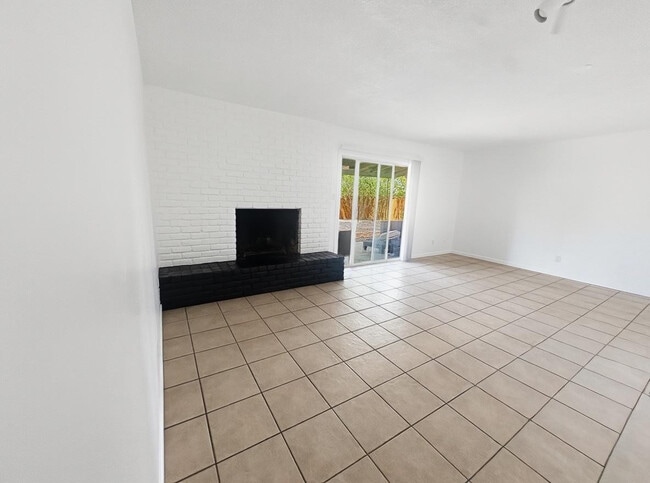 Building Photo - 1248 E Bishop Dr
