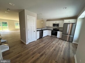 Building Photo - 350 W 11th St