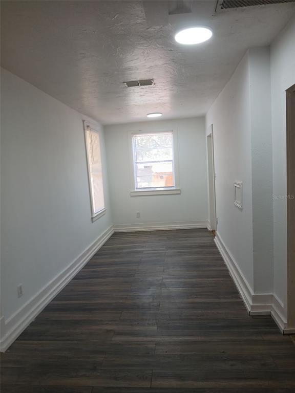 Building Photo - 342 E Tillman Ave