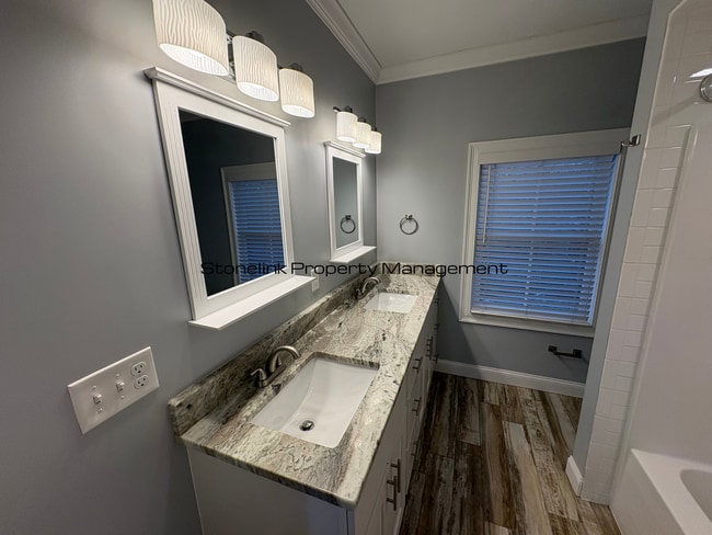 Building Photo - 110 Hudson St