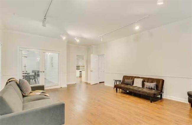 Building Photo - 6043 Giles Rd