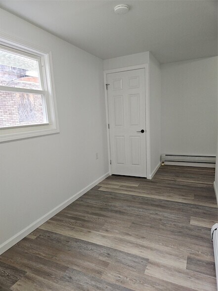 Building Photo - 120 Henry St