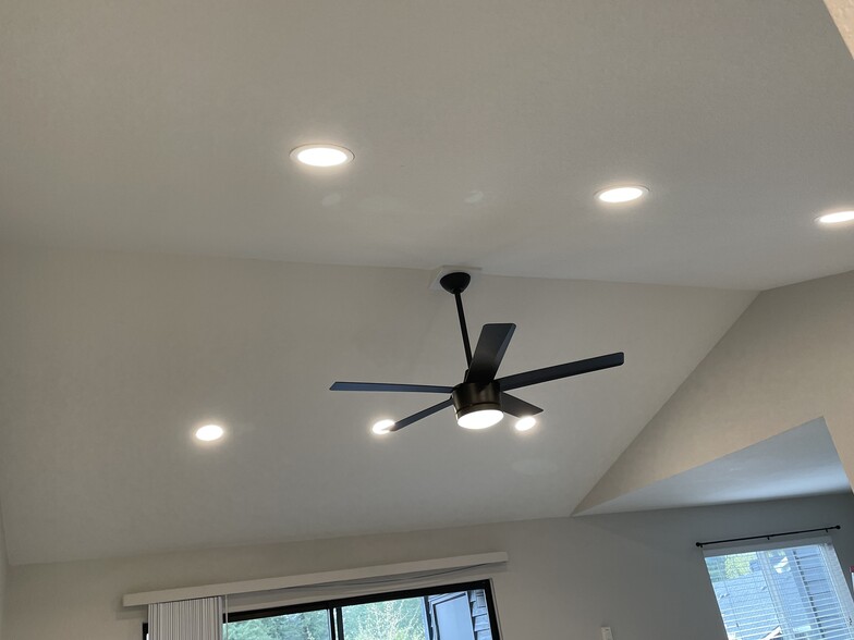 New Fan and lots of light - 9540 SW 146th Ter