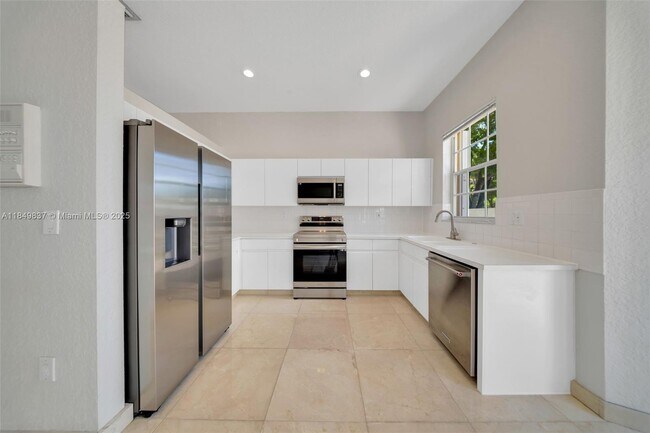Building Photo - 10530 NW 52nd Terrace