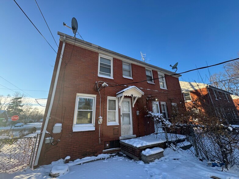 Building Photo - 9200 Evergreen Ave