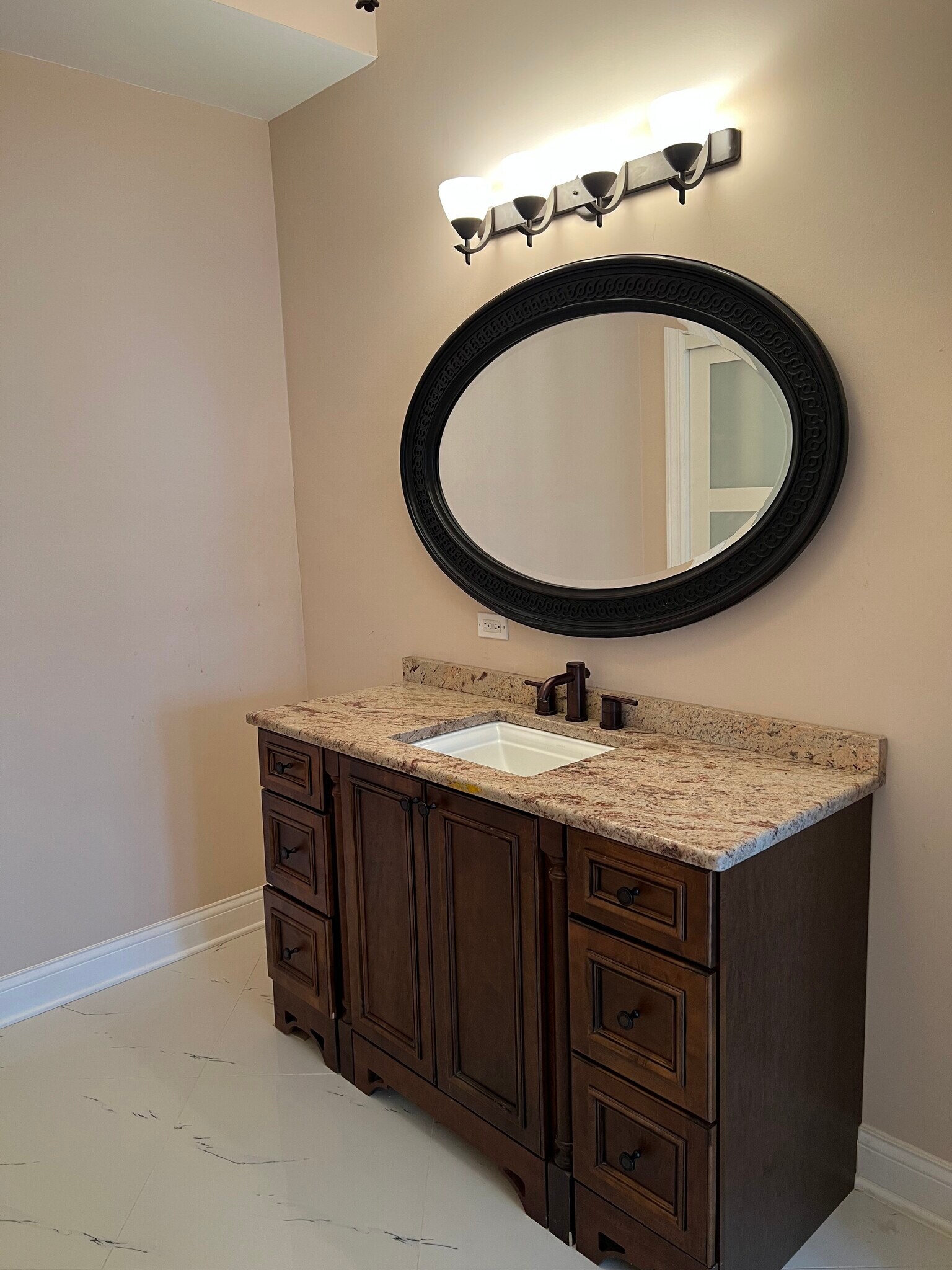 Master bathroom - 7N201 Windsor Dr