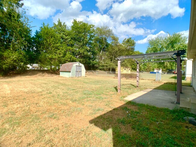 Building Photo - 719 Spees Dr