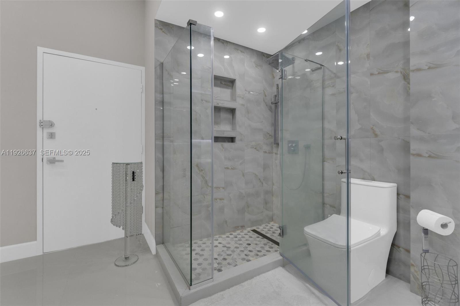 Building Photo - 18011 Biscayne Blvd