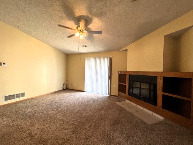 Building Photo - 2018 Rosewood Ct