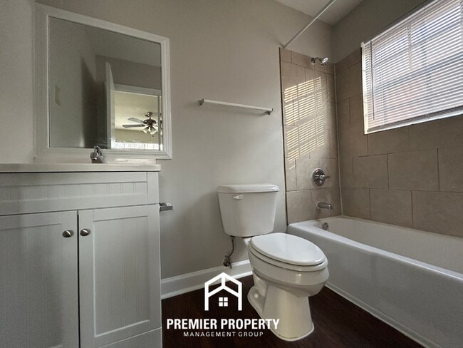 Building Photo - Spacious 4BR Home with Formal Dining, Fenced Yard & Garage in Southaven