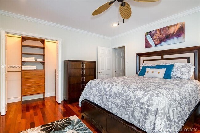 Building Photo - 1223 Seminole Dr