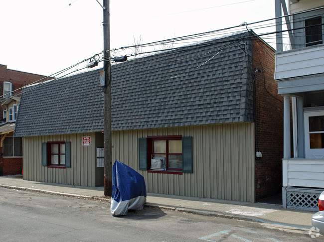 Building Photo - 45 Lancaster St