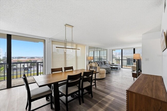 Building Photo - 400 Island Way