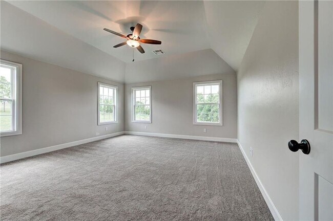 Building Photo - **Stunning 4 Bed, 4 Bath in Edmond Schools