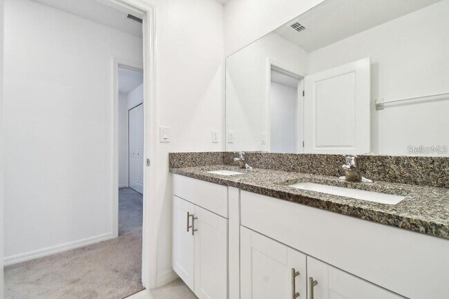 Building Photo - 6335 Ten Acre Ct
