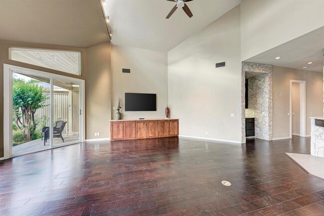 Building Photo - 146 Double Eagle Dr