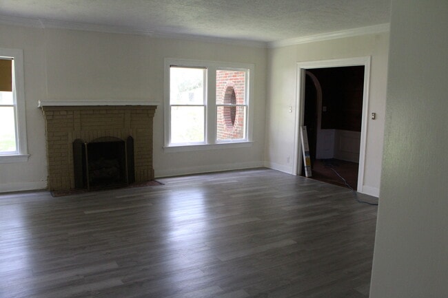 Building Photo - 2370 Harrison Ave