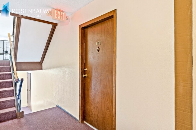 Building Photo - Charming 1-bed, 1-bath second-floor condo unit in the Barcelona Manor Condominiums!