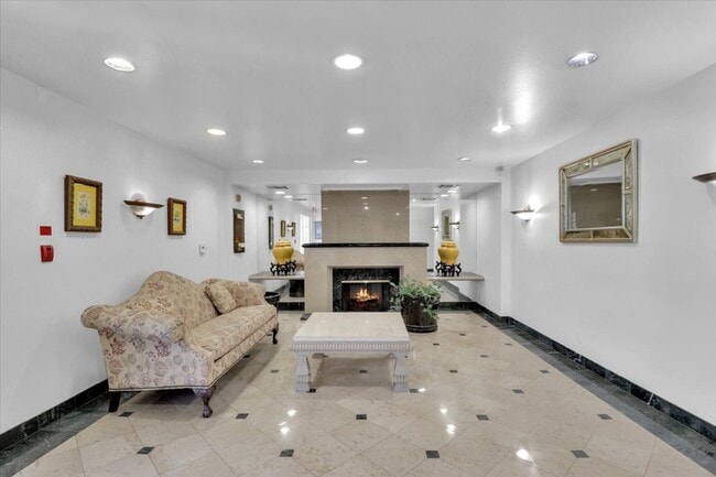 Building Photo - 390 S Sepulveda Blvd
