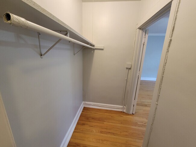 Building Photo - 4824 N Avers Ave