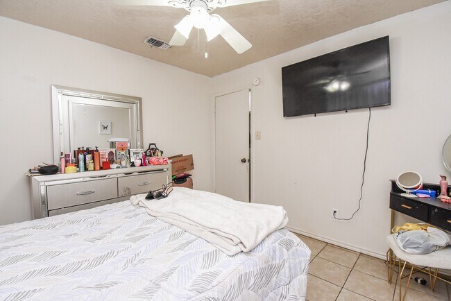 Building Photo - 12106 Pecan Meadow Dr