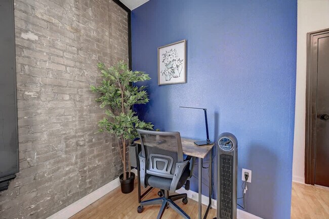 Building Photo - 1925 N Prospect Ave