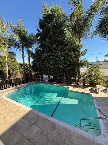 Building Photo - 14850 Hesby St