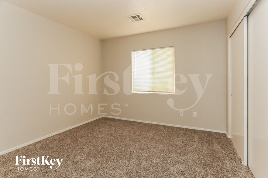 Building Photo - 5260 Paradise Valley Ave