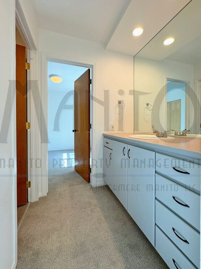 Building Photo - Unique Jon Sayler Designed Townhome