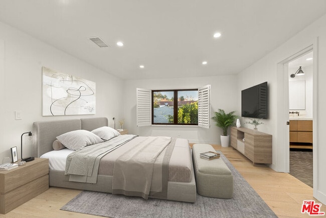 Building Photo - 520 N Bedford Dr