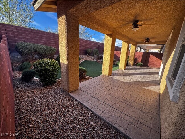 Building Photo - 5361 Candlespice Way