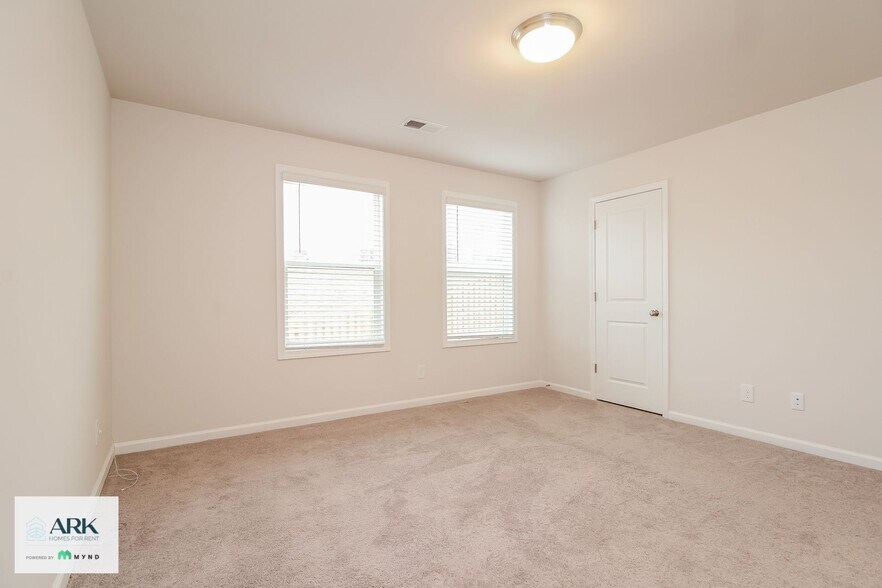 Building Photo - 6 Oak Rose Dr
