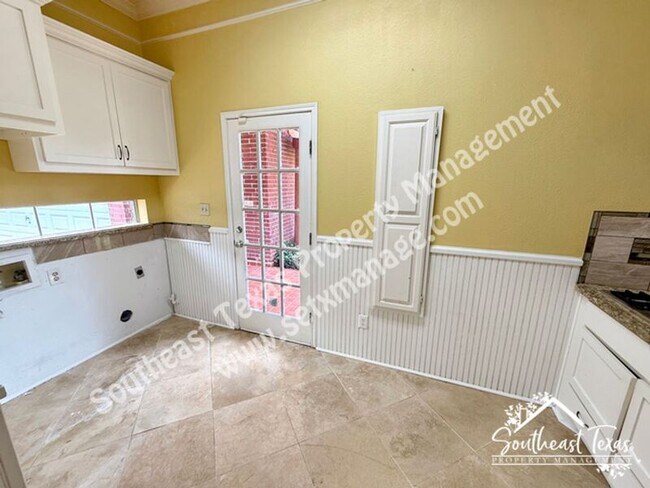 Building Photo - 4980 Littlewood Dr