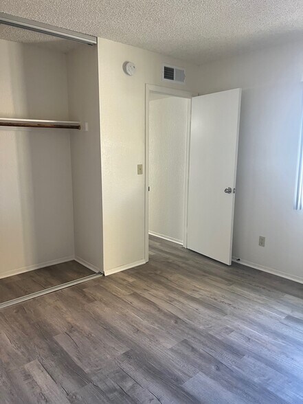 large 2nd bedroom - 8257 W Santa Cruz Blvd