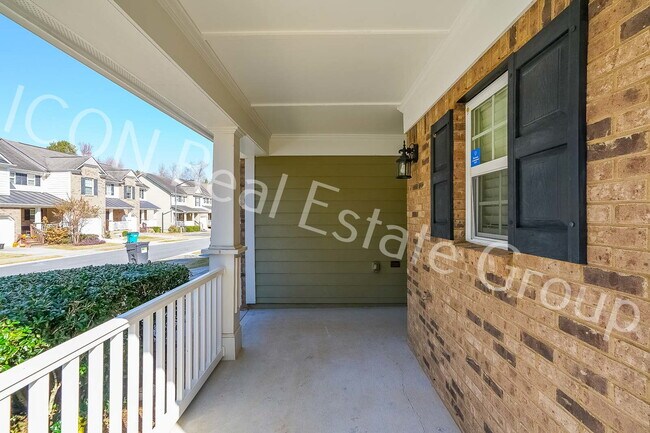 Building Photo - 2/2.5 end unit townhome in Woodstock