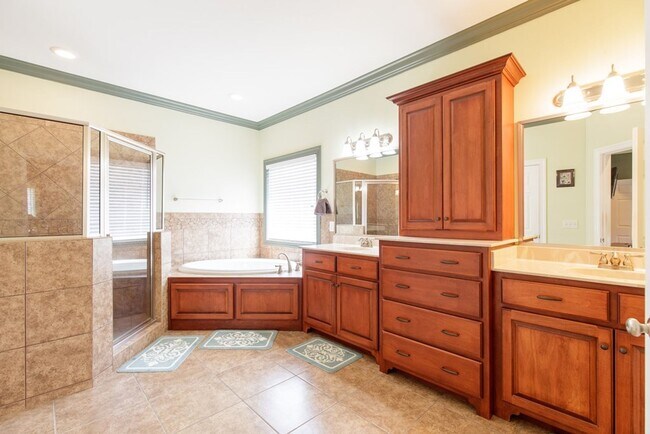 Building Photo - Spacious 4-Bedroom, 3-Bath Home with Large Screened-In Porch & Modern Features in Hahira, GA